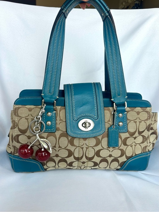 Coach Handbags - Coach Vintage Hampton Turnlock Shoulder Bag in Blue with Silver Hardware
